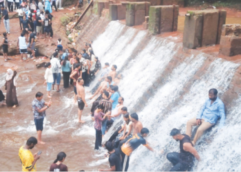 पावसाळी पर्यटनाने माथेरान बहरले