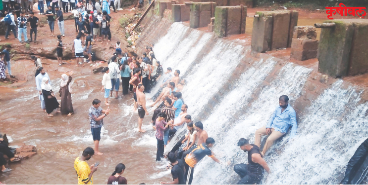 पावसाळी पर्यटनाने माथेरान बहरले
