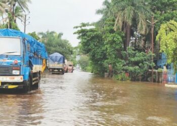धाटाव वसाहतीतील रस्ते पाण्याखाली