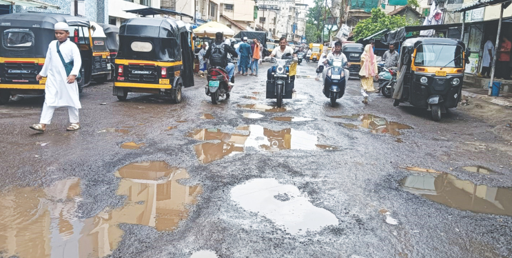 पनवेलमध्ये खड्ड्यांचे विघ्न