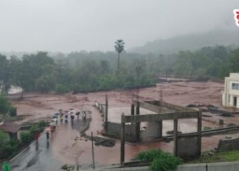कर्जत तालुक्यातील आंबिवली तलाव फुटला