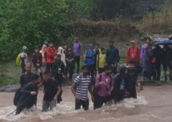 गार्बेट येथे अडकलेल्या ट्रेकर्सचा ग्रामस्थांकडून बचाव