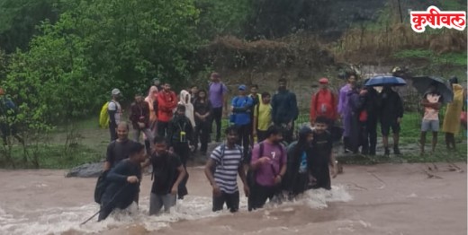 गार्बेट येथे अडकलेल्या ट्रेकर्सचा ग्रामस्थांकडून बचाव
