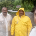 पुराच्या पाण्यात मिनी बस अडकली