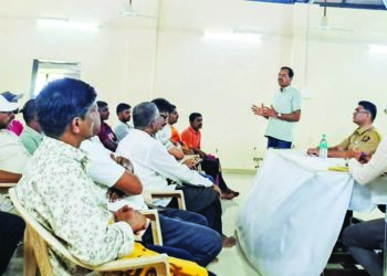 हॉटेल व्यावसायिकांवर पोलिसांची करडी नजर