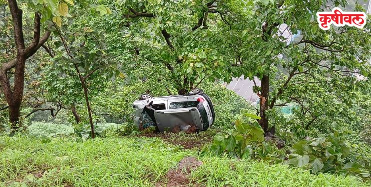 गारमाळ रस्त्यावरून कार दरीत कोसळली