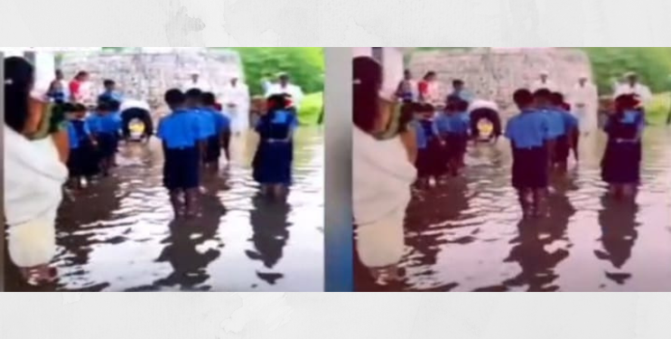 गुडघाभर पाण्यात उभे करून ध्वजारोहण!