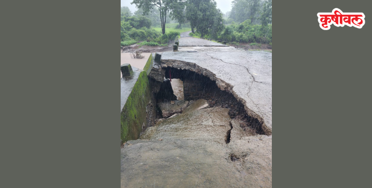 पावसाच्या प्रचंड प्रवाहात तुकसईचा पूल खचला