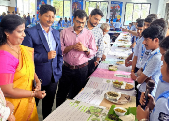 PNP College: पीएनपी महाविद्यालयात निसर्गाचे दान, आरोग्यवर्धक रानभाज्या प्रदर्शन