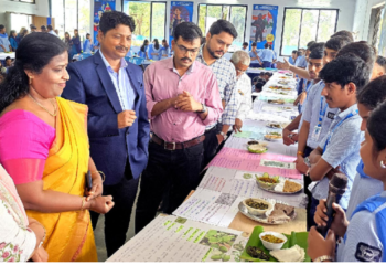 PNP College: पीएनपी महाविद्यालयात निसर्गाचे दान, आरोग्यवर्धक रानभाज्या प्रदर्शन