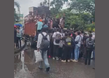 माथेरान जाणाऱ्या पर्यटकांची नेरळमध्ये गर्दी