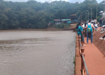 शार्लोट लेकचे पाणी सोडण्यावरून वाद