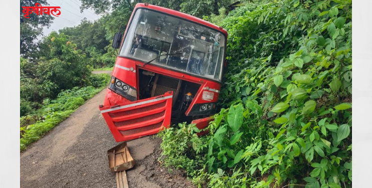 दुचाकीस्वाराला वाचवण्याच्या प्रयत्नात बस कलंडली