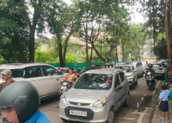 तालुका पोलीस ठाण्यासमोर वाहतूक कोंडी