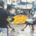 खारकांड मोहल्ल्यातील खड्डे बुजवण्यास सुरुवात