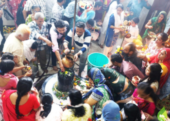 कामोठ्यात शिवमंदिरात भाविकांची गर्दी
