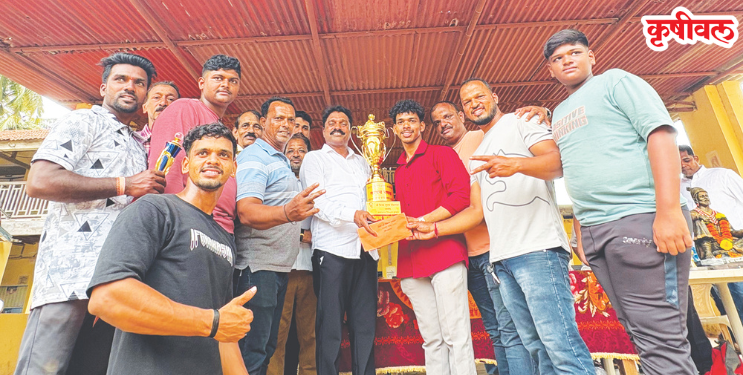 दिवेआगर सरपंच चषक नारळ फोडी स्पर्धा