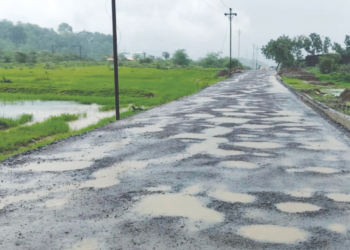 नेरळ-पेशवाई रस्ता खड्ड्यात