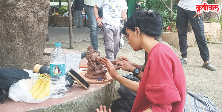 लाल मातीपासून गणेशमूर्ती साकारण्याचा संकल्प