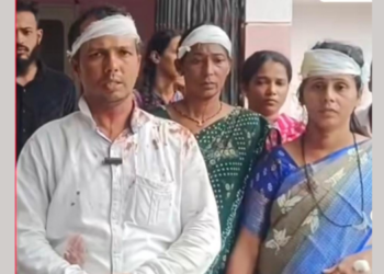 भर ग्रामसभेत महिलेचे कपडे फाडले