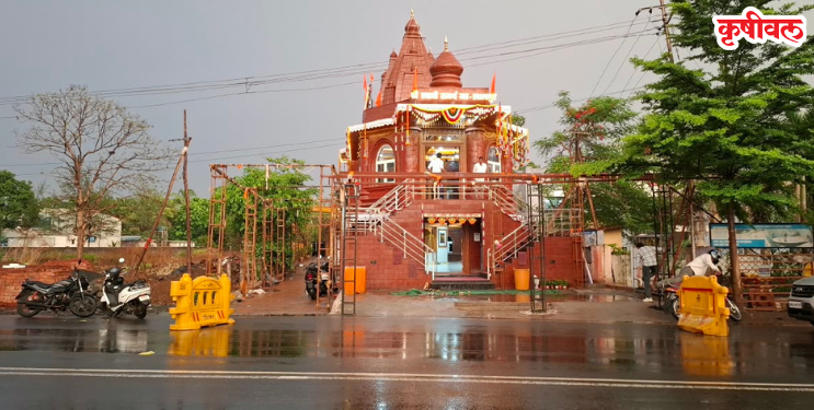 स्वामींच्या पादुका चोरीला