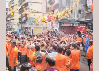पारंपरिक ‌‘देवांची दहीहंडी‌’उत्साहात साजरी