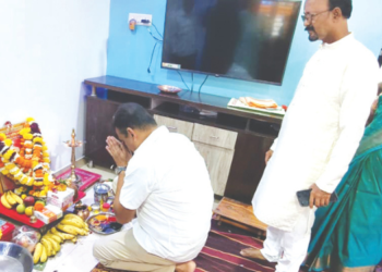 संत सेना महाराजांना अभिवादन