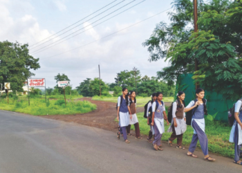 एसटी बंद केल्याने विद्यार्थ्यांची पायपीट