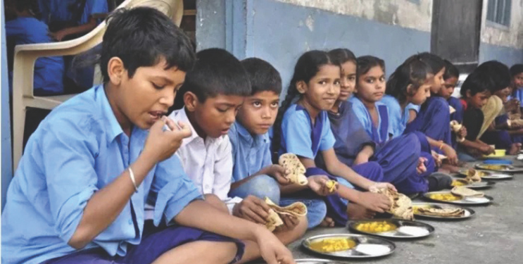मध्यान्ह भोजन समितीच्या मुदतवाढीचा निर्णय मुदत संपल्यानंतर