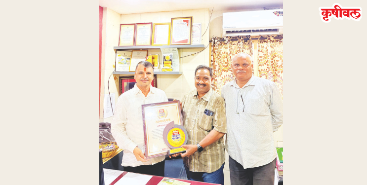 उत्कृष्ट कामगिरीबद्दल संतोष पाटील यांचा सन्मान