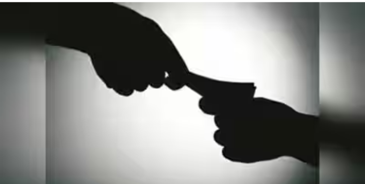 जि.प. अध्यक्षांचा लाचखोर स्वीय सहाय्यक लाचलुचपत प्रतिबंधक विभागाच्या जाळ्यात