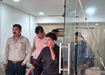 अध्यक्षांचा स्वीय सचिव लाचखोर