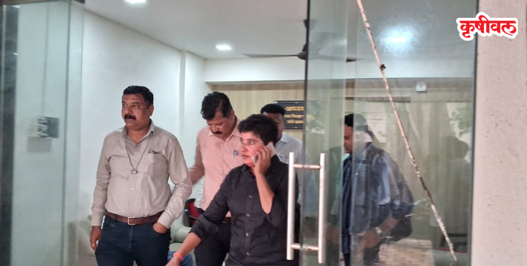 अध्यक्षांचा स्वीय सचिव लाचखोर