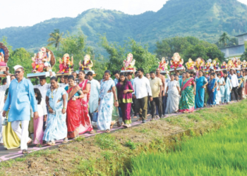 दहा दिवसांच्या बाप्पाला साश्रूनयनांनी निरोप