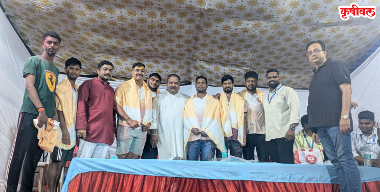 सेवाभावी नागरिकांचा शेकापतर्फे गौरव