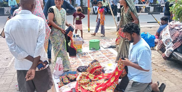 पनवेलच्या बाजारपेठांमध्ये वेध गरब्याचे
