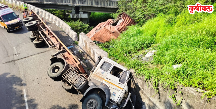 मुंबई-पुणे एक्स्प्रेसवेवर कंटेनर पलटी