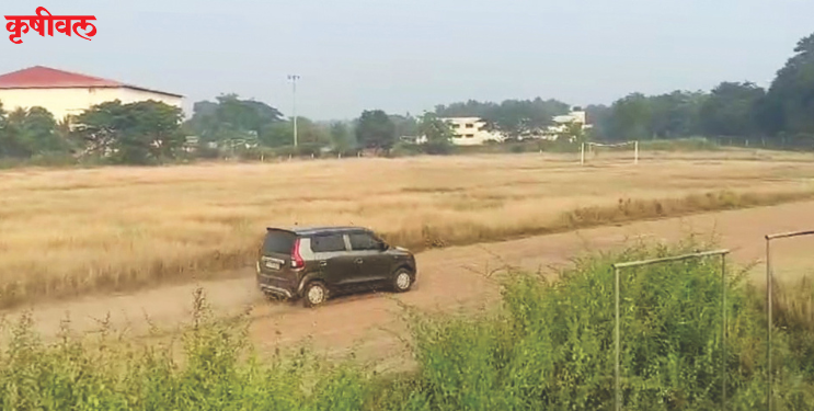 संकुलाच्या धावपट्टीवर चारचाकी सुसाट