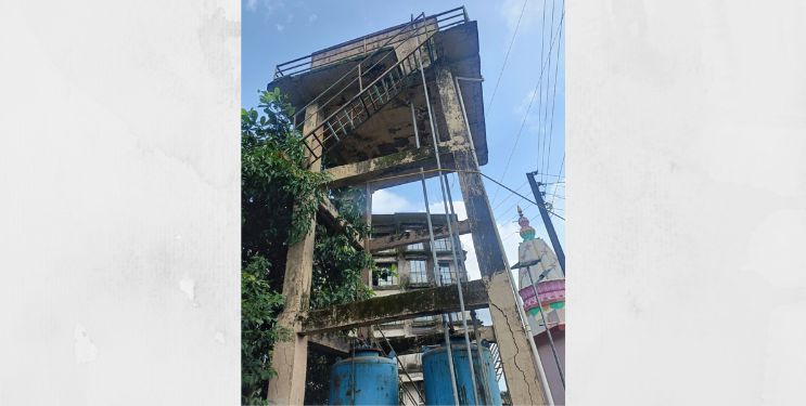 कोंडले गावातील पाण्याची टाकी धोकादायक
