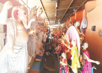 दुर्गेची मूर्ती साकारण्याची लगबग