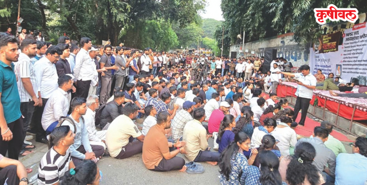 ‘या साहेब! हॉल तिकिट दाखवतो’