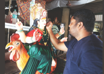 मूर्तिकारांकडून देवीच्या मूर्तींना अंतिम साज
