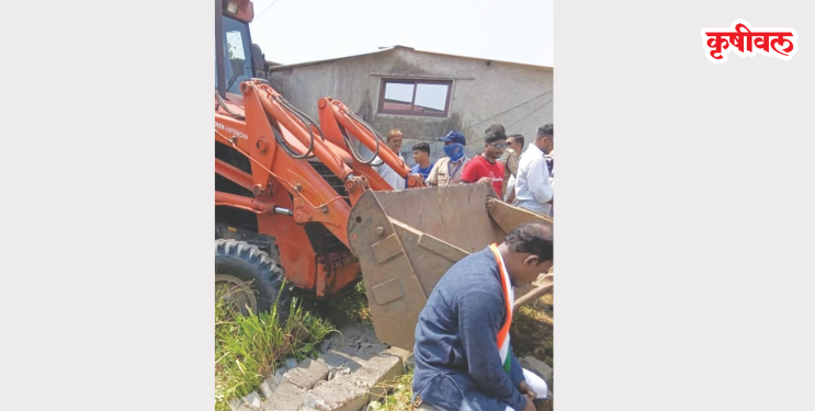 बुलडोझर कारवाईने संसार उद्ध्वस्त