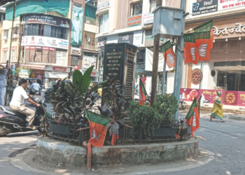हिरवे गुरुजी चौकातील स्मारकाची दुरवस्था