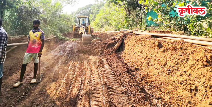 सावळे गावाकडे जाणाऱ्या रस्त्याच्या कामाला प्रारंभ