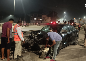 दुचाकीस्वाराची कारला धडक