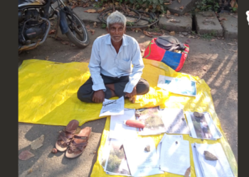 आंबेघर येथील शेतकरी रस्त्यावर