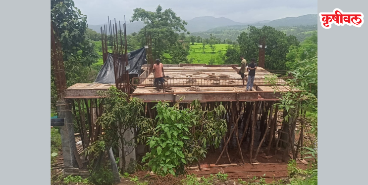 दरडग्रस्त गावातील निवारा शेडचा सावळागोंधळ