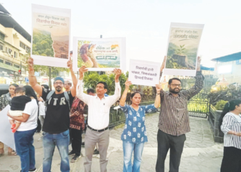 पनवेलमध्ये पर्यावरणप्रेमींचे मूक निदर्शन