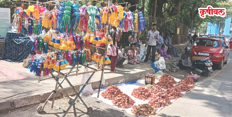 मातीच्या पणत्यांचा पारंपरिक उजेड कायम